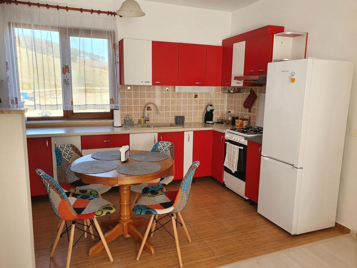 Apartament La Casa In Curte Comuna Lejlighed Codlea Eksteriør billede