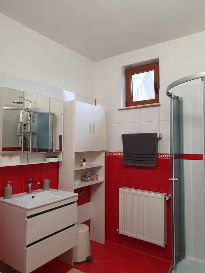 Apartament La Casa In Curte Comuna Lejlighed Codlea Eksteriør billede